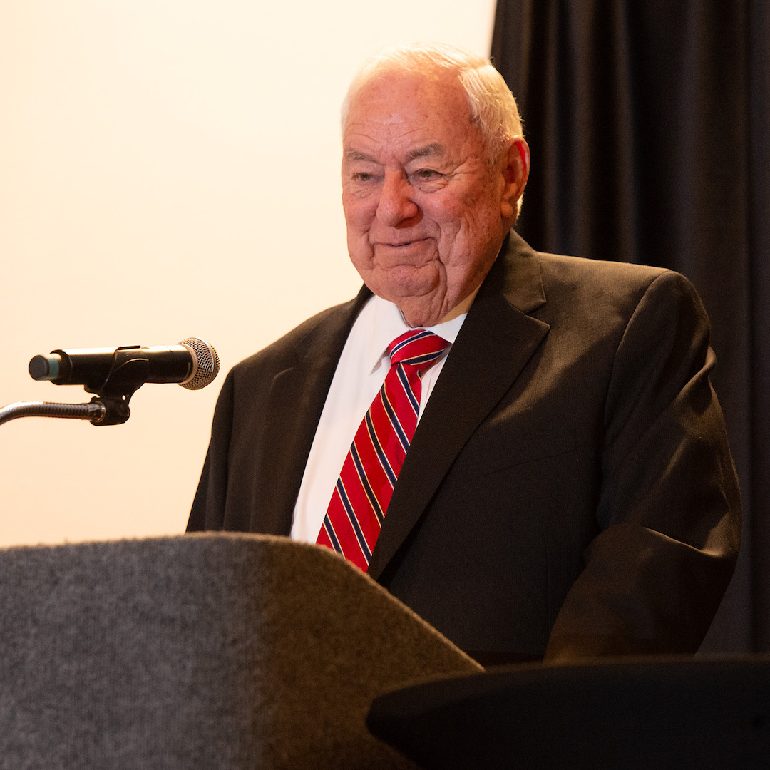 clay lacy speaks at the wichita aero club trophy gala